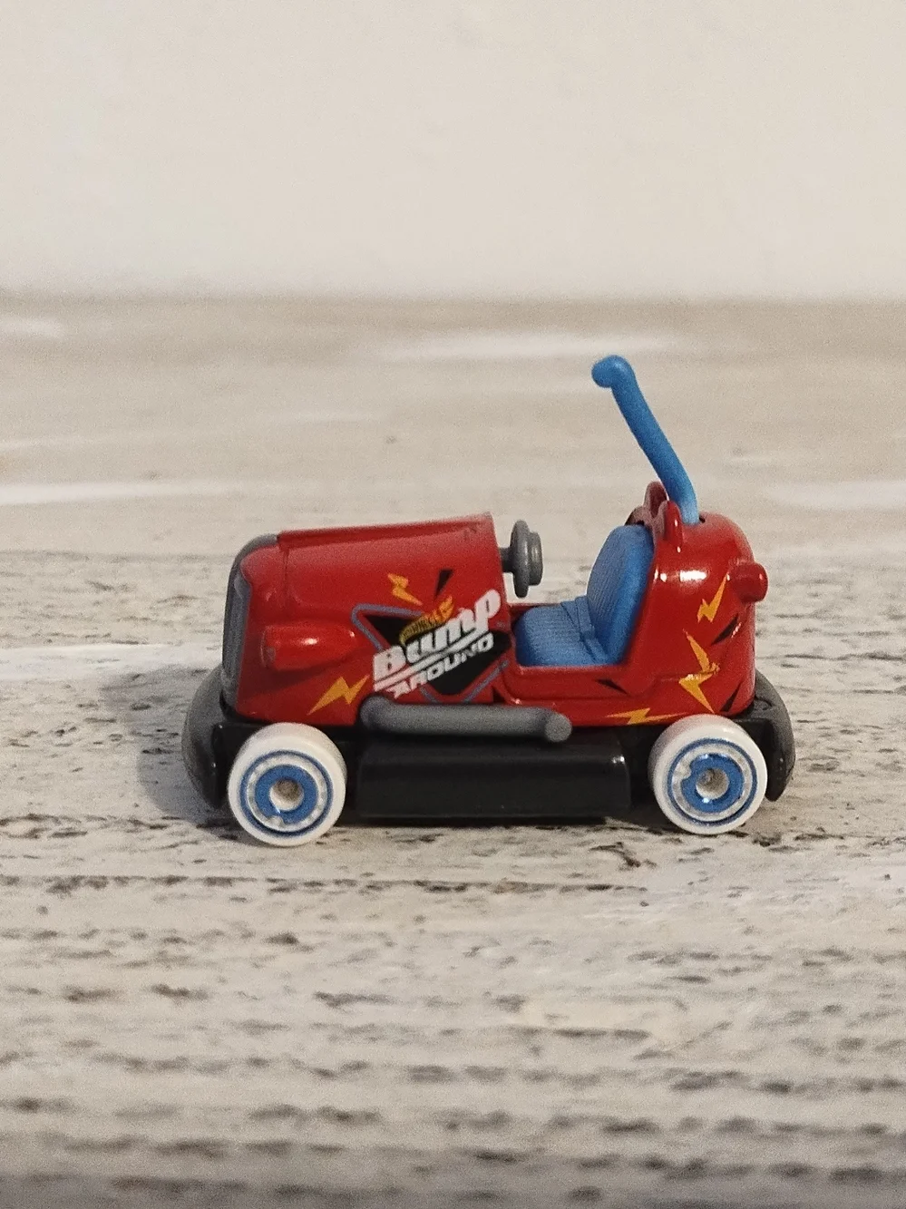 Hot Wheels Basic Loose 2017  bump around red HW Fun Park Die cast metal